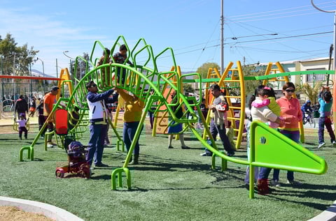Miles de torreonenses se congregaron en la Línea Verde.
