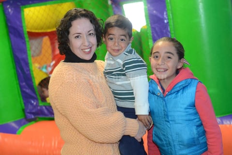 PIÑATA DE ELIZA MARIA SALCIDO MATIAS 4 AÑOS
 En la foto: Cristina, Oswaldo, Ana Cris