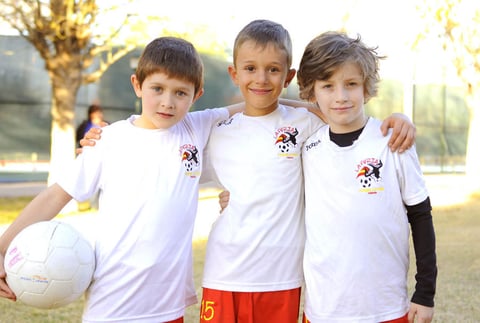 Erick Sotomayor Ruiz
 ASISTENTES PARQUE ESPAÑA.
Sebastian,Benny y Fede.