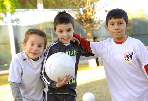 Erick Sotomayor Ruiz
 ASISTENTES PARQUE ESPAÑA.
Berni,Fernando y Marcelo.