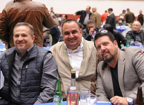 Erick Sotomayor Ruiz
 CUMPLEAÑOS MARIO LOZOYA SOTOMAYOR.
Javier,Eduardo y Ramiro.
