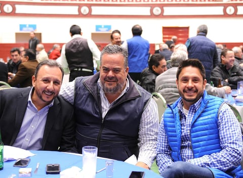Annel Sotomayor
 CUMPLEAÑOS MARIO LOZOYA SOTOMAYOR.
Eduardo,Ricardo y Salvador.