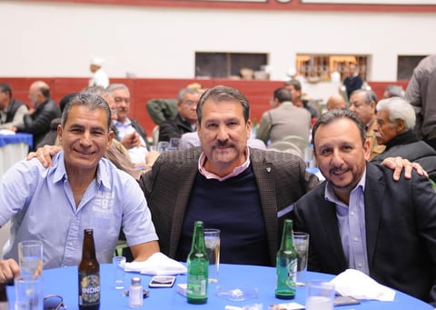 Erick Sotomayor Ruiz
 CUMPLEAÑOS MARIO LOZOYA SOTOMAYOR.
Salvador,Jorge y Gerardo.