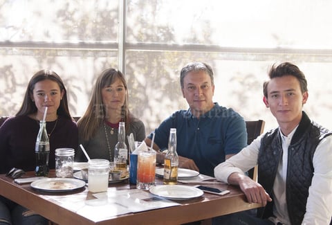 Erick Sotomayor Ruiz
 RESTAURANTE NICANOR.
Ilse,Ilse,Jorge y Jorge.