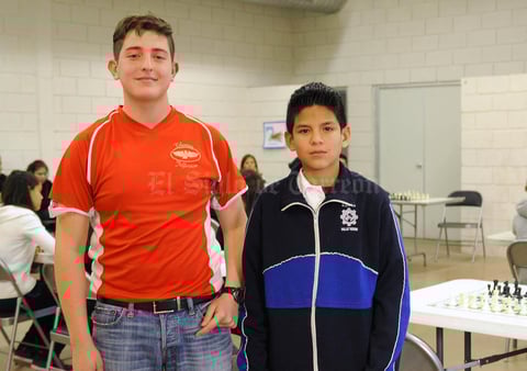 Erick Sotomayor Ruiz
 FASE REGIONAL DE AJEDREZDE LA OLIMPIADA NACIONAL INFANTIL JUVENIL 2016.
Vivente y Gerardo.
