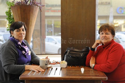 Erick Sotomayor Ruiz
 TARDE DE CAFE.
Beatriz y Mogguis.