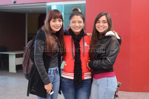 CAMERATA DE COAHUILA EN LA FECA
 En la foto: Ale, Selene y Magaly