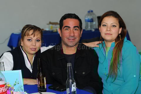 CARLOS RODRIGUEZ AGUILERA
 FESTEJAN DÍA DE LA ENFERMERA DEL SANATORIO SAN JOSÉ: ELIDA YAÑEZ, JOSÉ LUIS VILLALPANDO Y KARLA BETANCOURT