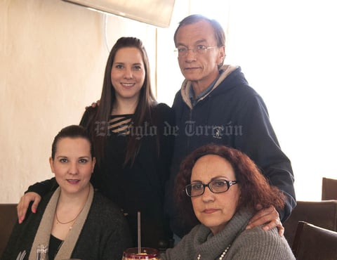 Erick Sotomayor Ruiz
 RESTAURANTE NICANOR.
Mariana,Luis Rey,Paulina y Marcela.