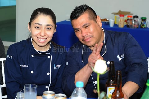 CARLOS RODRIGUEZ AGUILERA
 FESTEJAN DÍA DE LA ENFERMERA DEL SANATORIO SAN JOSÉ: JUAN JOSÉ SANTIBAÑEZ Y MIRIAM GÁMEZ