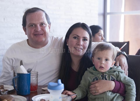 Erick Sotomayor Ruiz
 RESTAURANTE NICANOR.
Gustavo,Paola y Nestor.