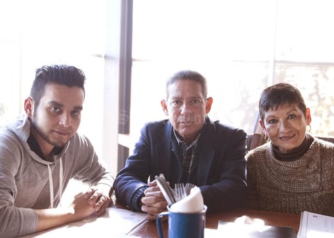 Erick Sotomayor Ruiz
 RESTAURANTE NICANOR.
Mario,Mario y Camila.