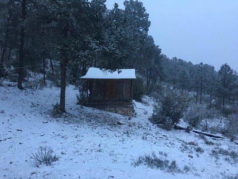 Arteaga se tiñó de blanco por este fenómeno meteorológico.
