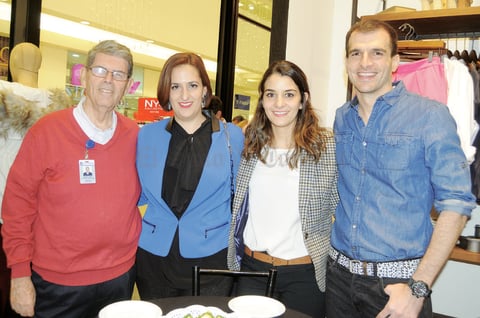 27012016 CONTENTOS.  Pedro, Miriam, Nuri y Adrián.