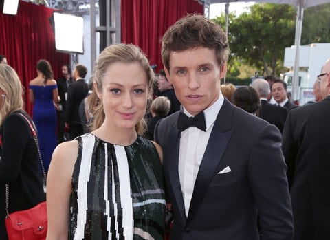 Hannah Bagshawe junto al actor Eddie Redmayne.