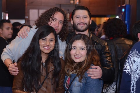 29012016 BRINDIS INAUGURAL.  Capi, Xiaomei, Isamar y Carlos.