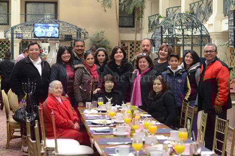 30012016 CUMPLE 50 AñOS.  Vero Alanís en compañía de su familia y amistades.