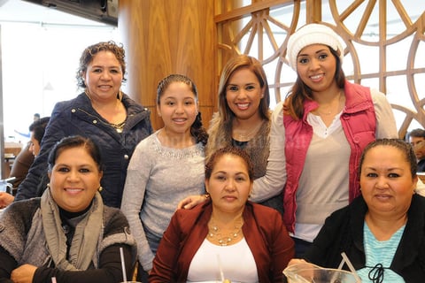 30012016 FESTEJAN.  Cecilia, Ruby, Marina, Ángeles, Lidia, Jessica y Helen.
