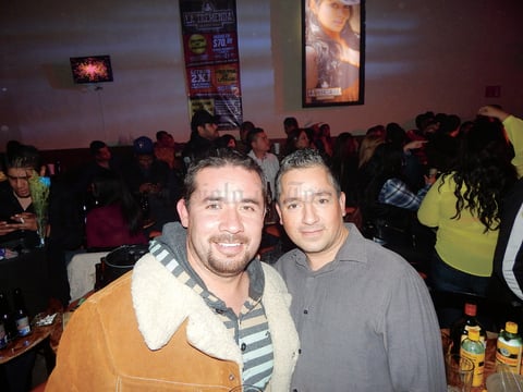 31012016 POSAN PARA LA FOTO.  Aarón Domínguez y Moisés Solís.