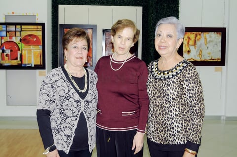 02022016 EN RECIENTE EVENTO.  Patricia, Irving y Tania.
