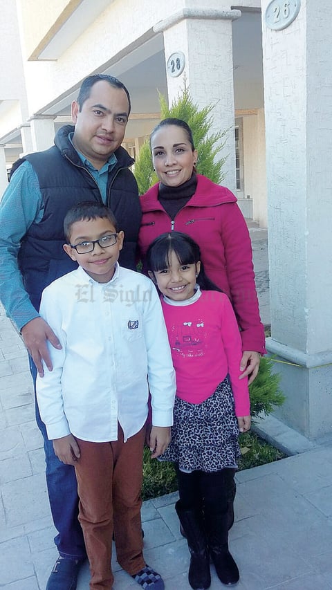 01022016 EN FAMILIA.  Marco, Estela, Emiliano y Ximena.