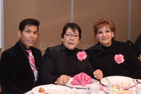 02022016 Erick, Lily y Aurora.