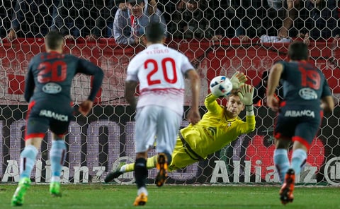 En el primer tiempo, tuvieron la oportunidad de anotar el primero, pero Kevin Gameiro falló un penal.