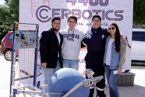 04022016 PRESENTAN PROYECTO.  Ranferi, César, Richie y Esme.
