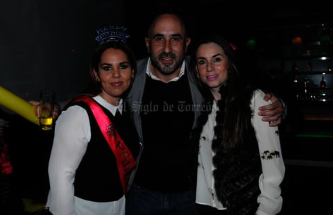 Karina, Ángel y Cova