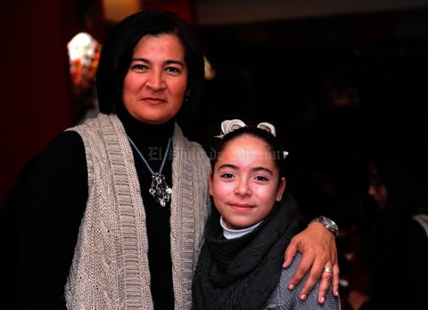 Lourdes con su hija, Lulú
