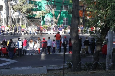 Familias enteras salieron a las calles.