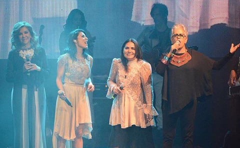 Entre los invitados especiales se encontraban, Guadalupe Pineda, Eugenia León y Tania Libertad, quienes son consideradas como "Las Tres Grandes".