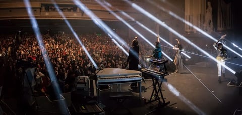 Durante 90 minutos, la banda pop lanzó sus mejores acordes previo al Día de San Valentín, en el que promocionó la edición especial de su material discográfico De días y de noche.