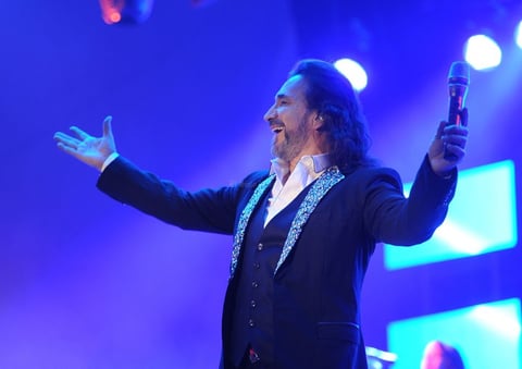 El llamado "Buki" provocó una histeria colectiva a los espectadores; quienes lloraron, gozaron, suspiraron, bailaron, besaron a sus parejas y hasta recordaron relaciones fallidas consecuencia de canciones como Si no te hubieras ido o Se va muriendo mi alma.
