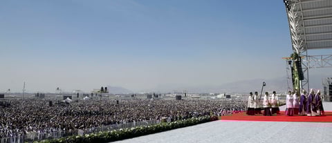 Francisco ofició la que se espera sea la misa más multitudinaria de su visita a México en la municipalidad de Ecatepec, la más poblada del país y que en los últimos años ha registrado un incremento de la violencia, en especial contra las mujeres.