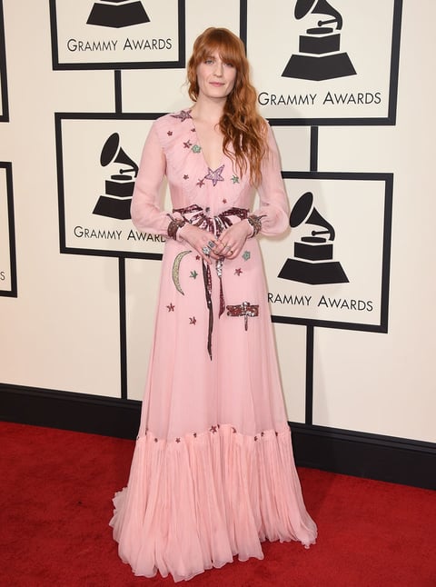 Florence Welch acudió con un vestido rosa al Staples Center.