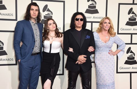 Gene Simmons acudió acompañado de su familia.