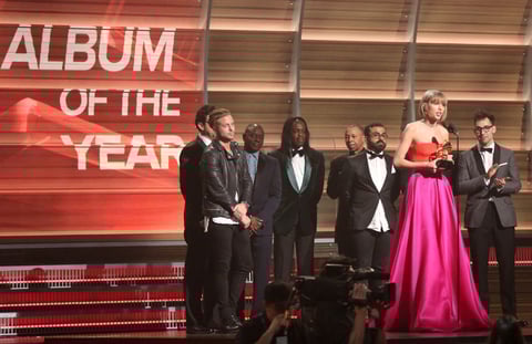 Taylor Swift triunfó siendo una de las más premiadas de la edición número 58 de los Grammy.
