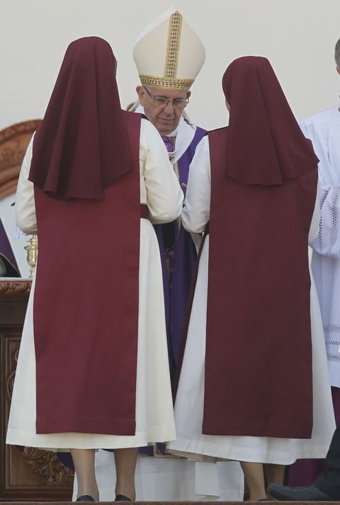 Francisco también les recordó que hay un dicho que dice así: "Dime cómo rezas y te diré cómo vives, dime cómo vives y te diré cómo rezas. (...) porque nuestra vida habla de la oración y la oración habla de nuestra vida".
