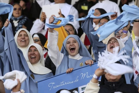 La misa se celebró en el estadio "Venustiano Carranza", donde cerca 20,000 religiosos escucharon las palabras del Papa.