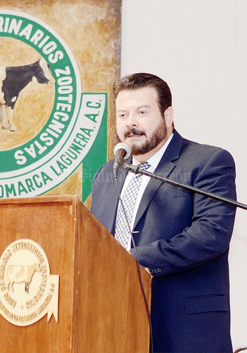 14022016 M.V.Z. Arturo Sánchez Mejorada Porras dirigió unas palabras al gremio veterinario en el cambio de consejo directivo 2016-2018.