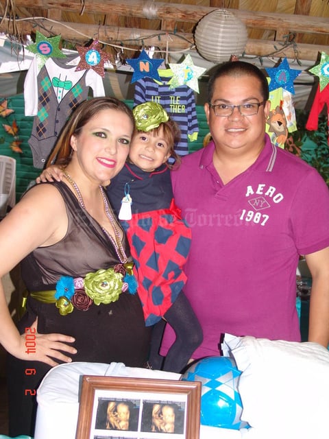 13022016 EN FAMILIA.  Elen, Ivanna e Iván Alvarado
