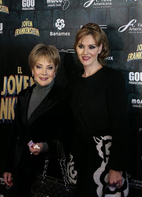 Jacqueline Andere llegó con su hija Chantal.