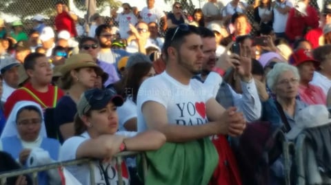 Los asistentes escucharon emocionados su homilía.