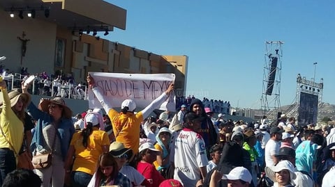 La emoción fue evidente al recibir al pontífice.
