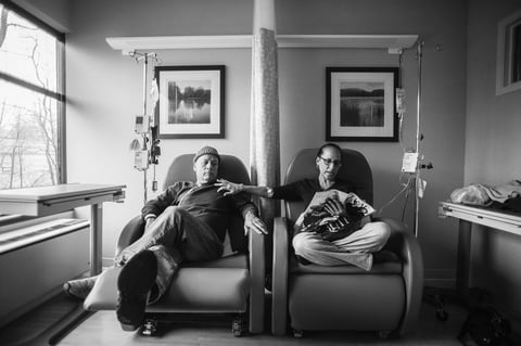 Esta fotografía pertenece a la serie de Nancy Borowick, titulada "Vida y Muerte".
