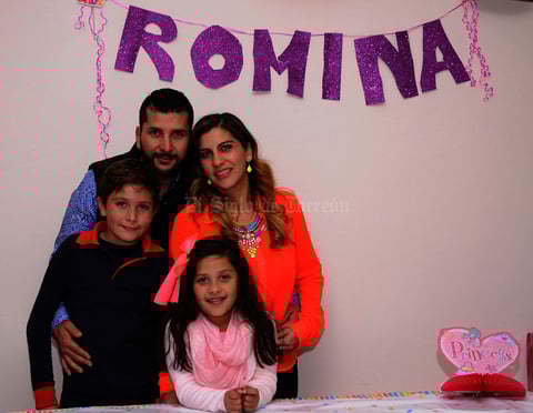 Romina Huerta Mancha con sus papás, Alejandro Huerta y Marcela Mancha, y su hermano, Alex