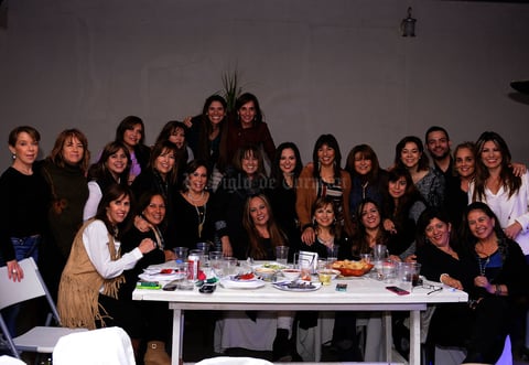 Angélica Martínez de Villarreal con sus amigas