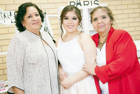 21022016 DICE ADIóS A LA SOLTERíA.  Lesly Mesta Saucedo con Juana Emma Saucedo Grimaldo y Gloria Torres.