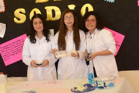 25022016 Karime, Estefanía y Michelle.